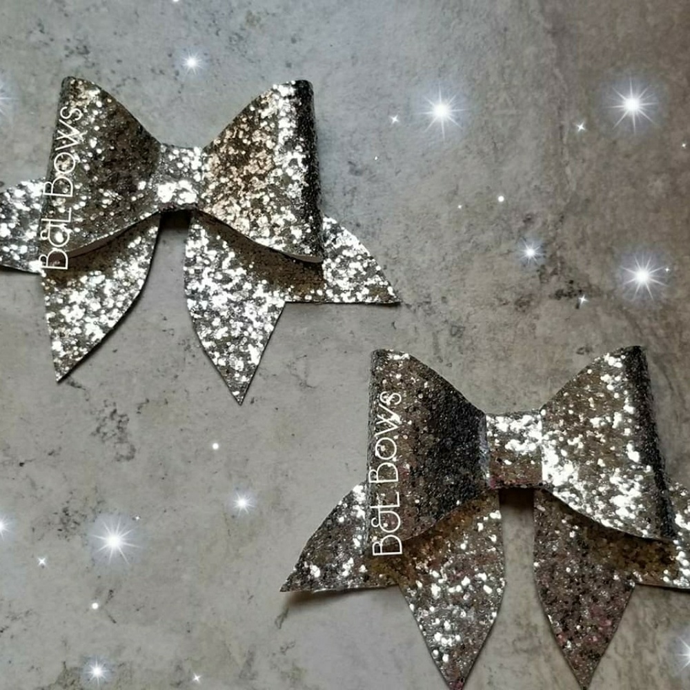 Pair medium bows